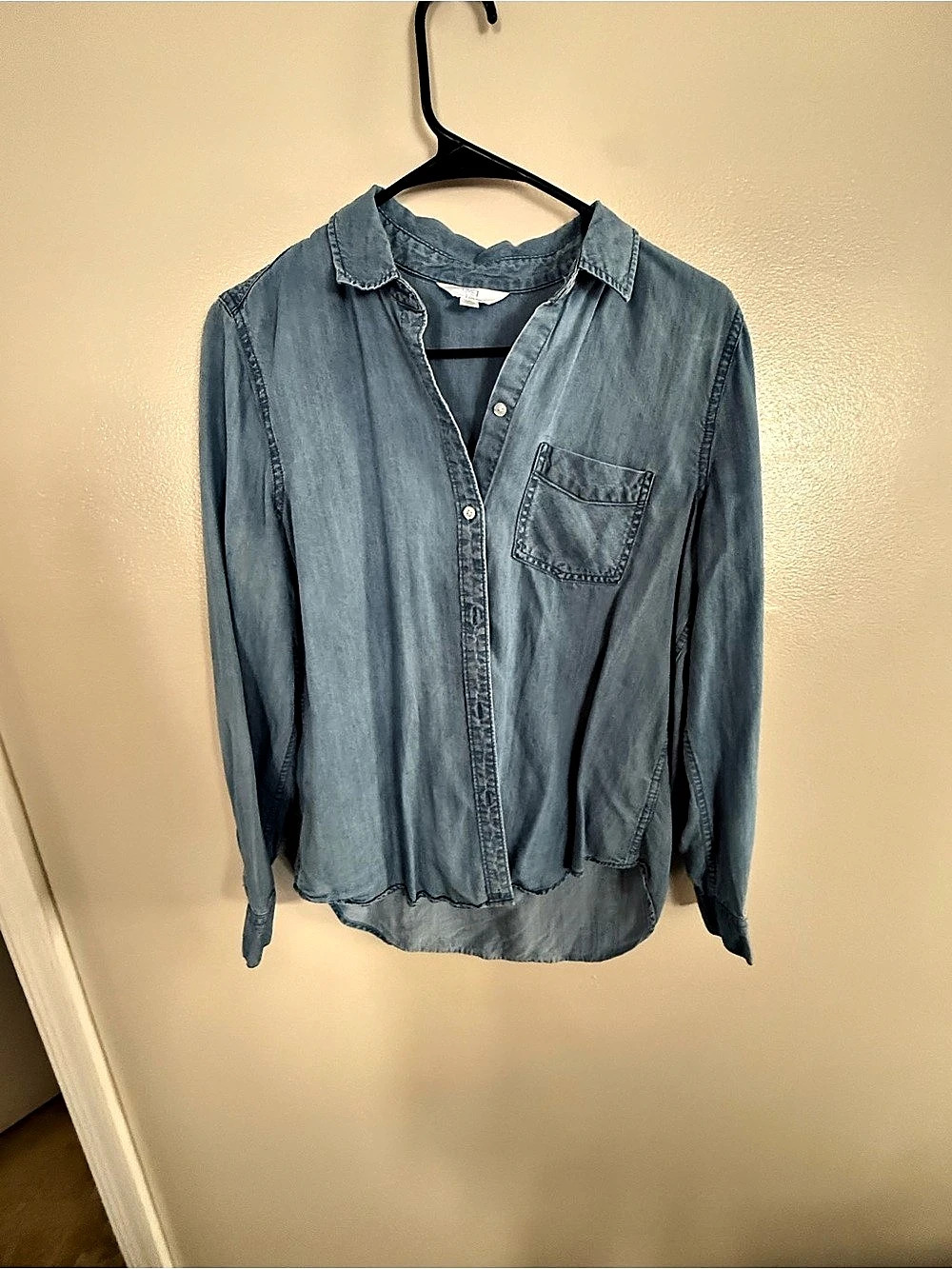Time and Tru women’s Blue Denim Button Down Size Small
